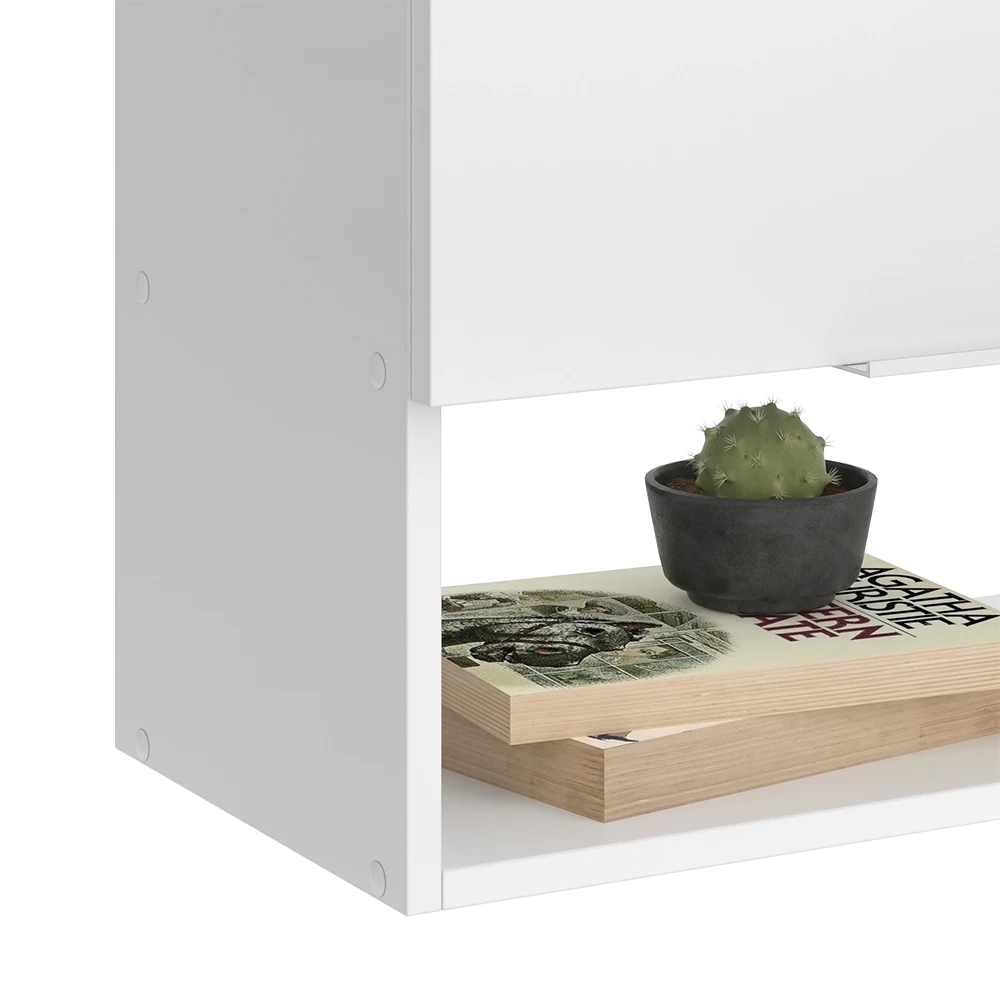 Nahaufnahme von Hängeschrank in Weiß/Sonoma, zeigt Design- und Oberflächendetails