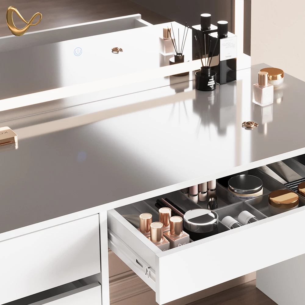 Nahaufnahme von Schminktisch in Weiß, zeigt Design- und Oberflächendetails