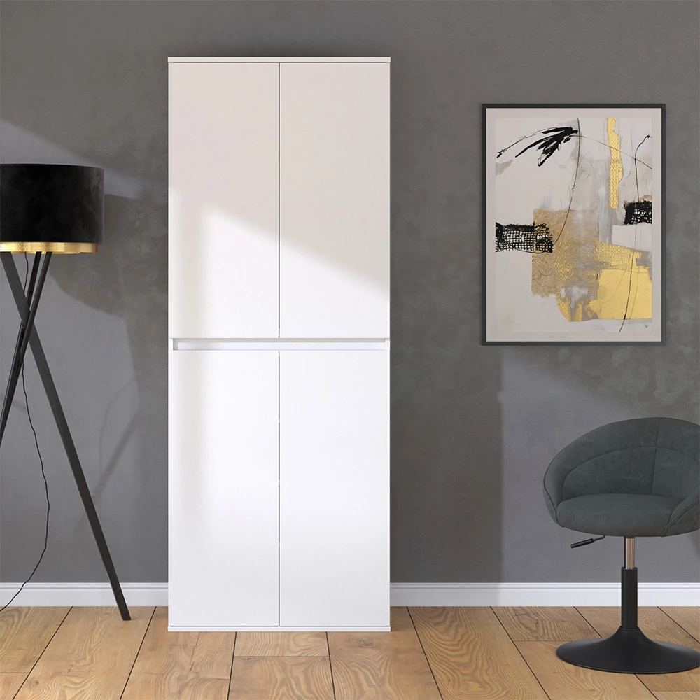 Kleiderschrank in Weiß auf weißem Hintergrund