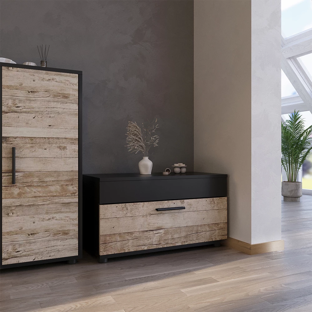 Wohnzimmerschrank in Schwarz/Sandeiche auf weißem Hintergrund