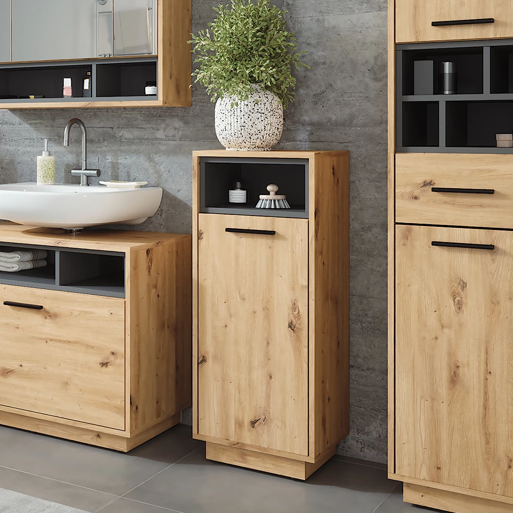 Wäscheschrank in Artisan Eiche/Anthrazit, dargestellt im Ambiente mit Dekoration