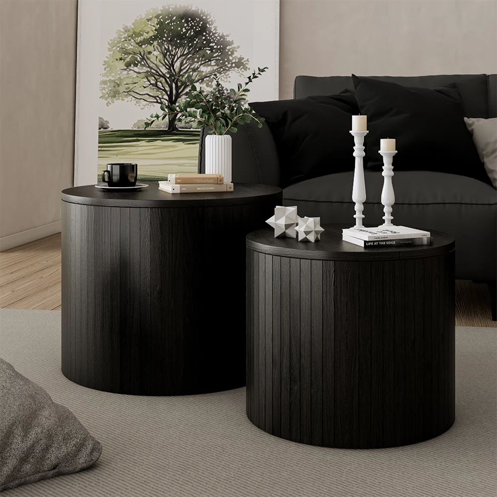 Sofabordssæt i farven Eg/sort på hvid baggrund med dekorative elementer