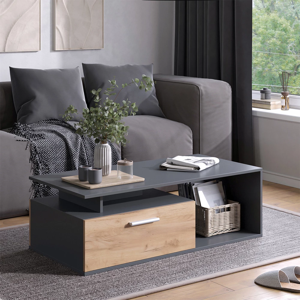 Couchtisch in Anthrazit/Goldkraft Eiche, dargestellt im Ambiente mit Dekoration