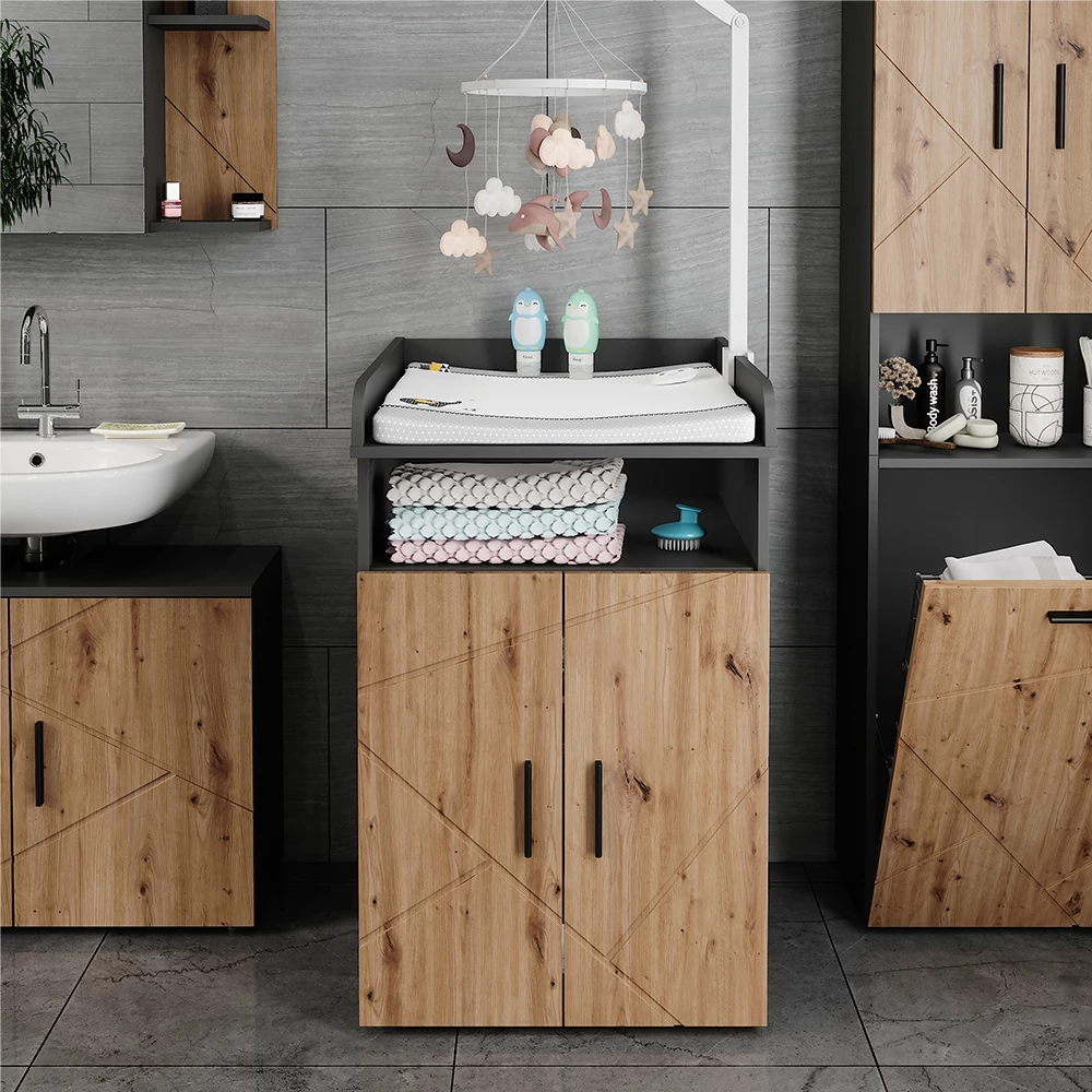 Wickelkommode in Anthrazit/Artisan, dargestellt im Ambiente mit Dekoration