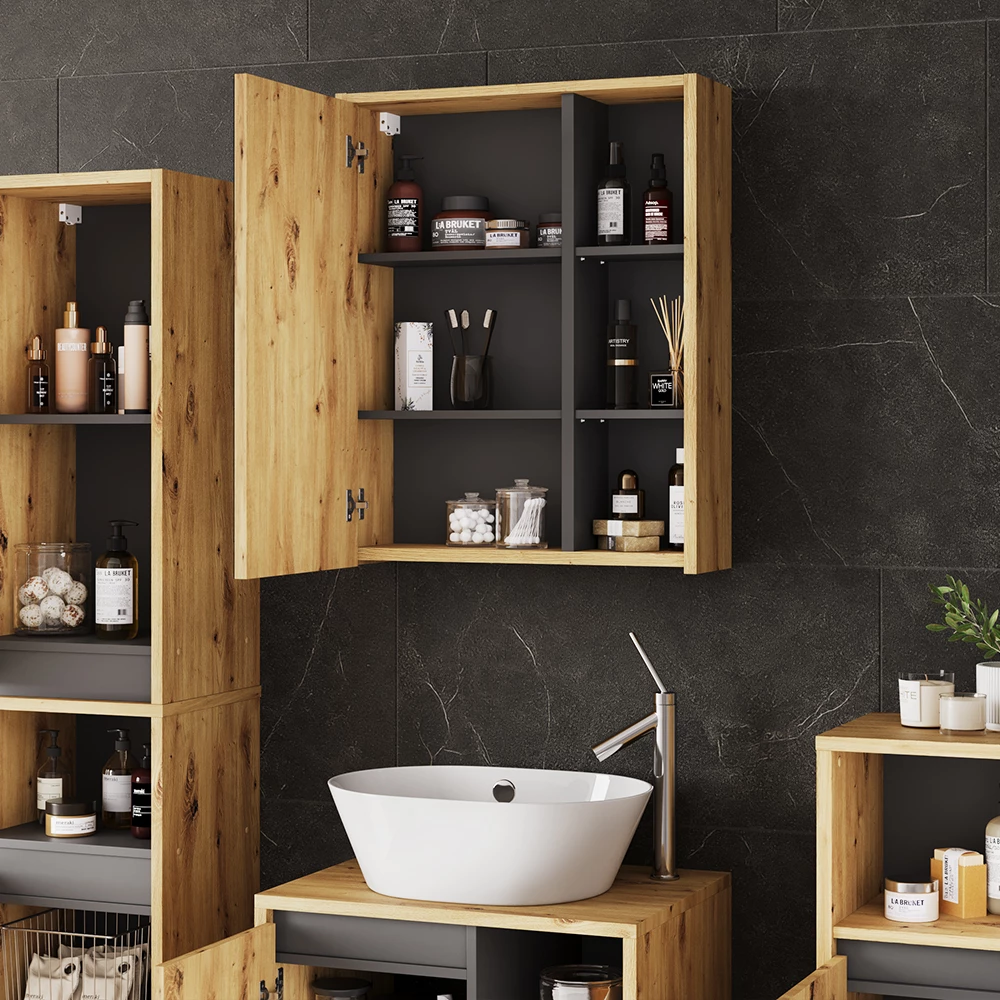 Primo piano di Mobile a specchio per bagno in Artigiano/grigio, mostrando design e dettagli della superficie