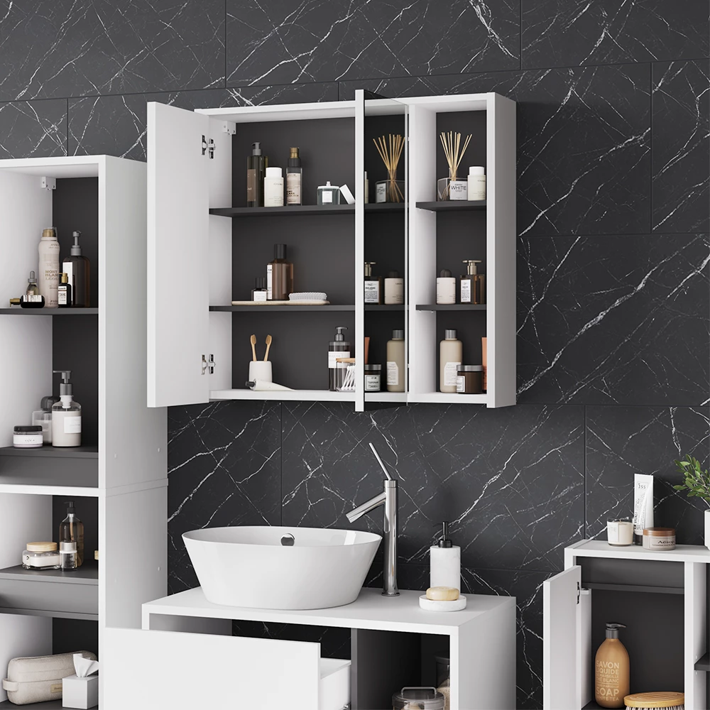 Nahaufnahme von Badspiegelschrank in Weiß/Grau, zeigt Design- und Oberflächendetails