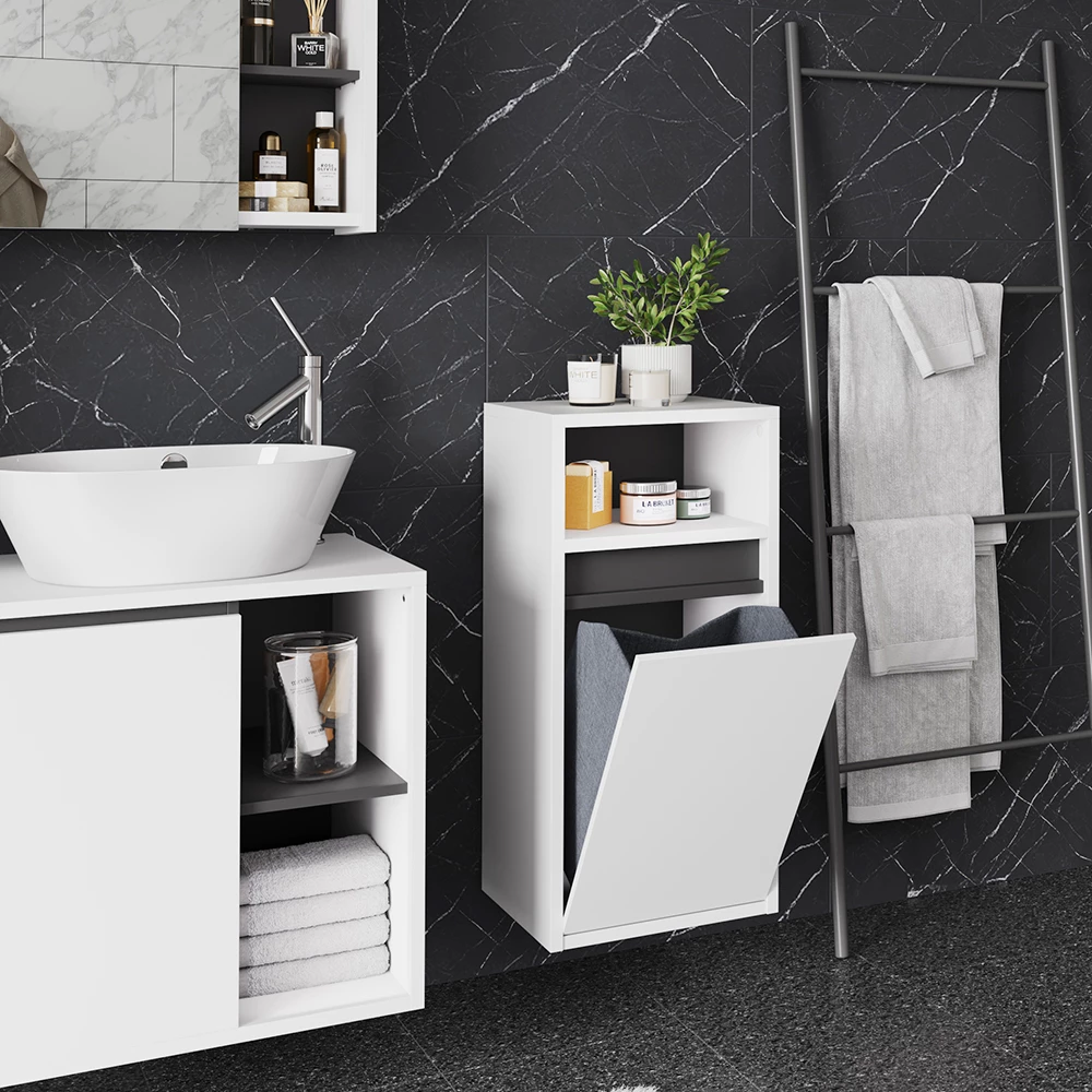 Nahaufnahme von Badschrank in Weiß/Grau, zeigt Design- und Oberflächendetails