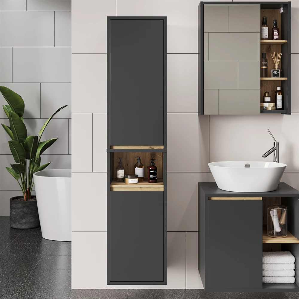 Hochschrank in Grau/Artisan, dargestellt im Ambiente mit Dekoration