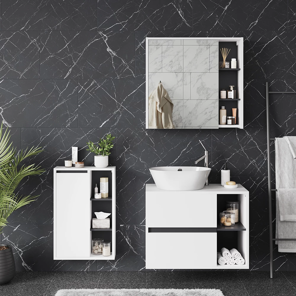 Badmöbel-Set in Weiß/Grau, dargestellt im Ambiente mit Dekoration