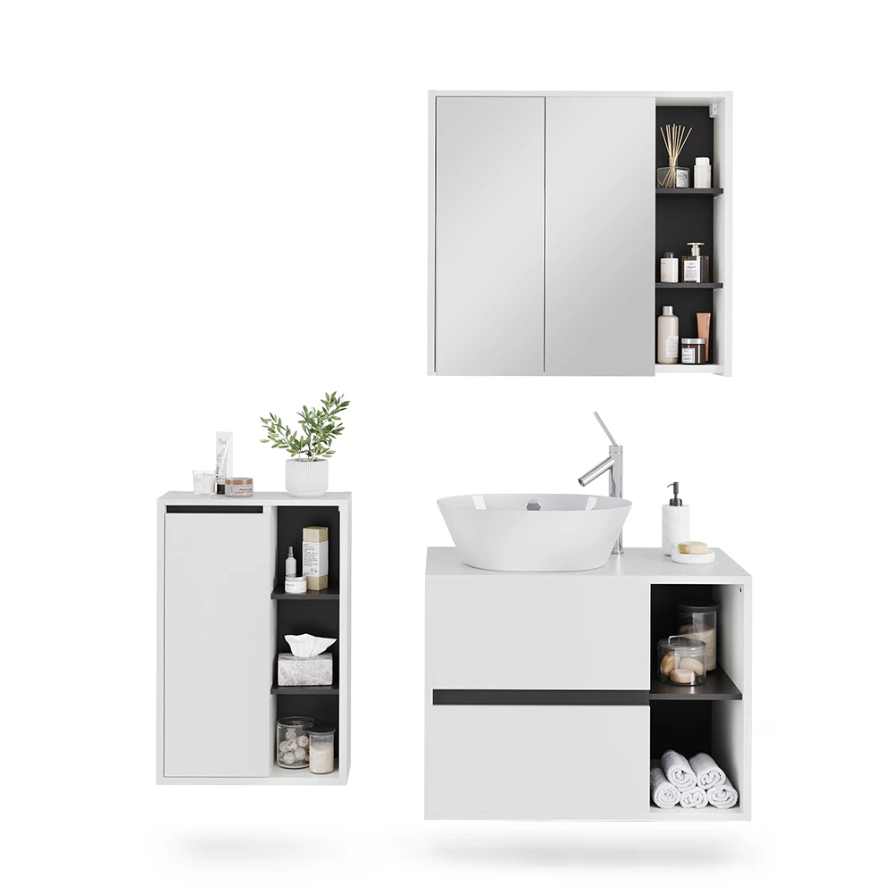 Badmöbel-Set in Weiß/Grau auf weißem Hintergrund mit dekorativen Elementen
