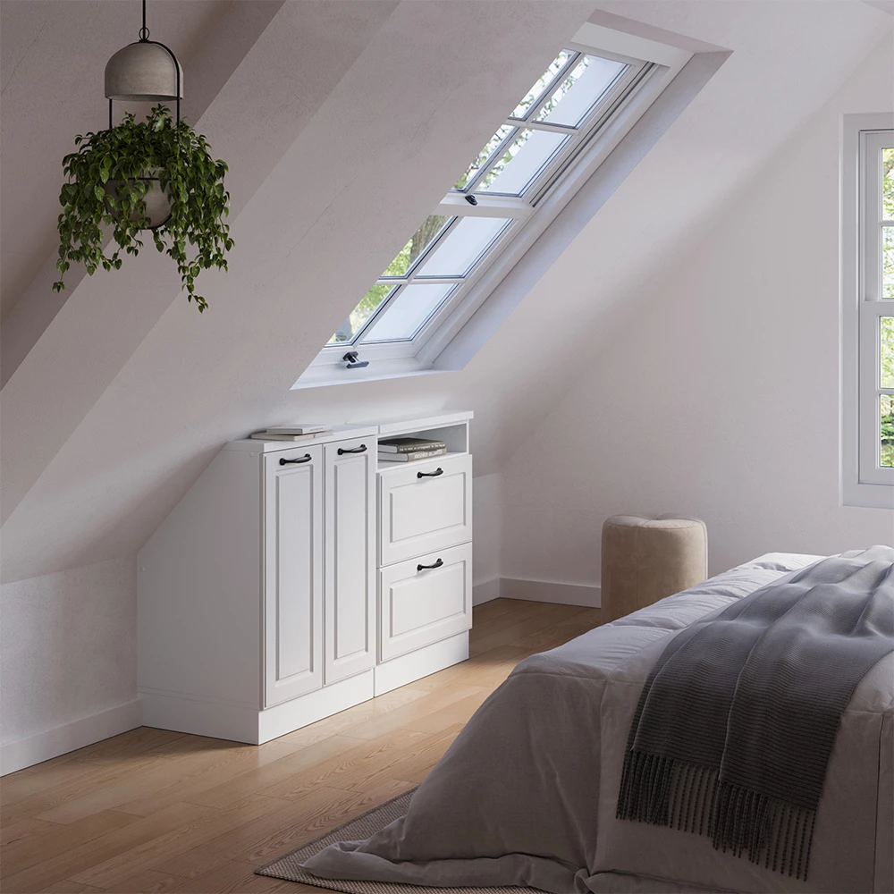 Dachschrägenschrank in Weiß Landhaus/Weiß auf weißem Hintergrund