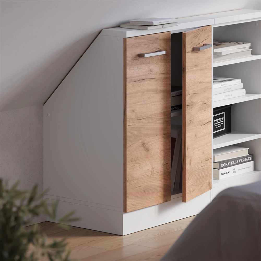 Skråt tagskab i farven Gold power eg/hvid på hvid baggrund