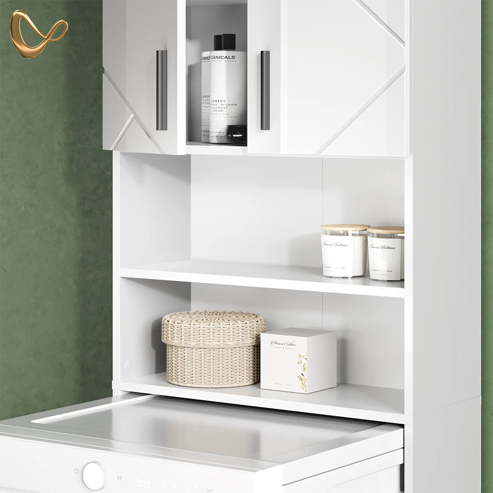 Nahaufnahme von Waschmaschinenschrank in Weiß Hochglanz, zeigt Design- und Oberflächendetails