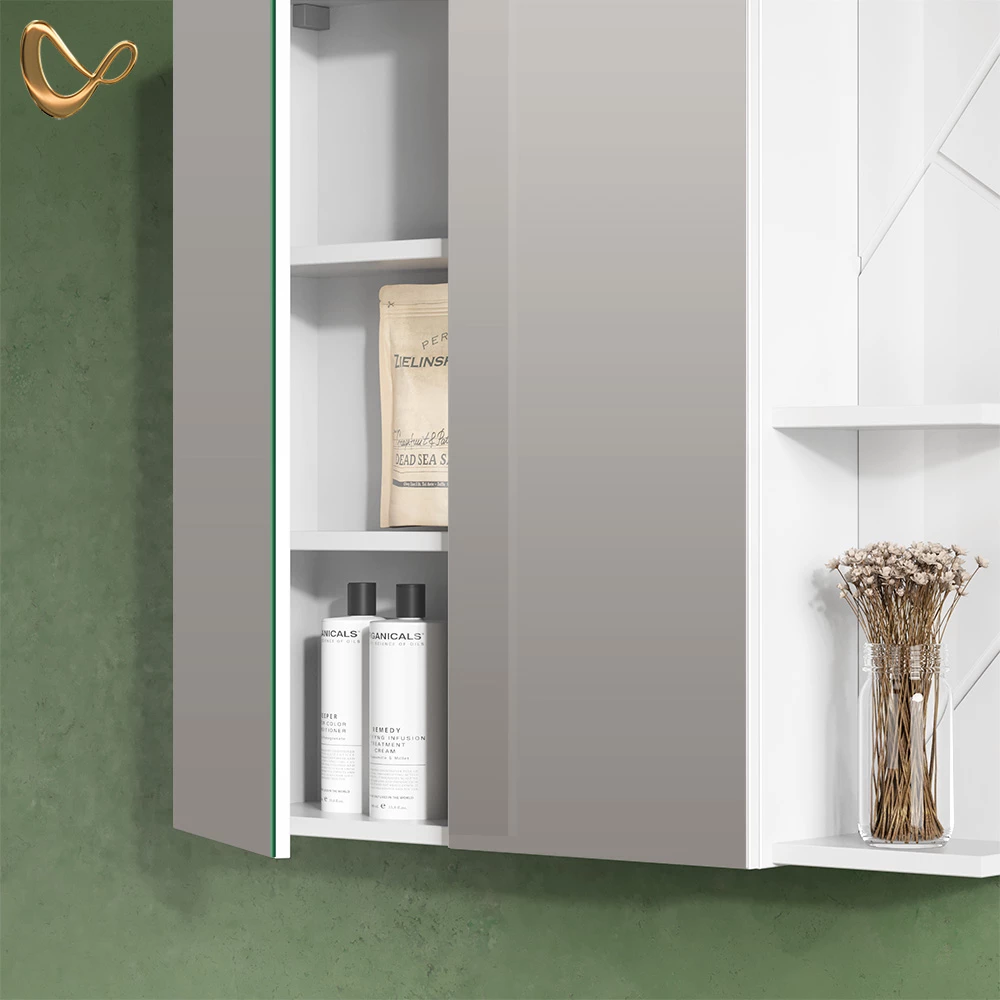 Nahaufnahme von Spiegelschrank in Weiß/Weiß Hochglanz, zeigt Design- und Oberflächendetails