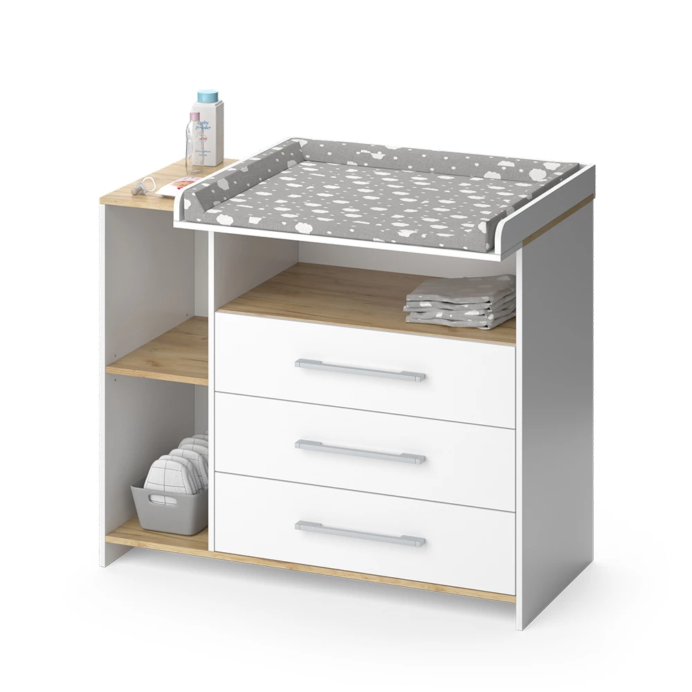 Luiertafel in Eik wit/goud op een witte achtergrond met decoratieve elementen