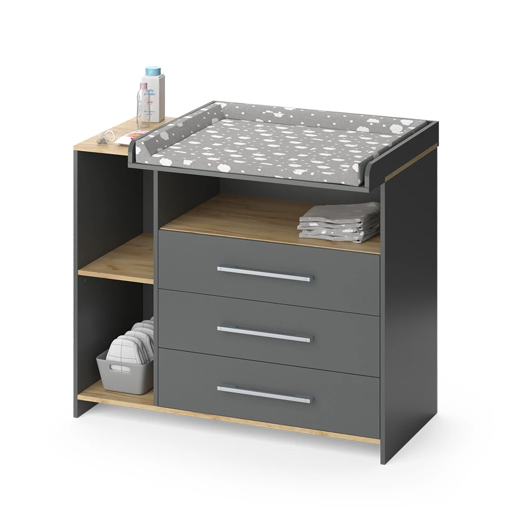 Commode à langer en Anthracite/chêne doré sur fond blanc avec des éléments décoratifs