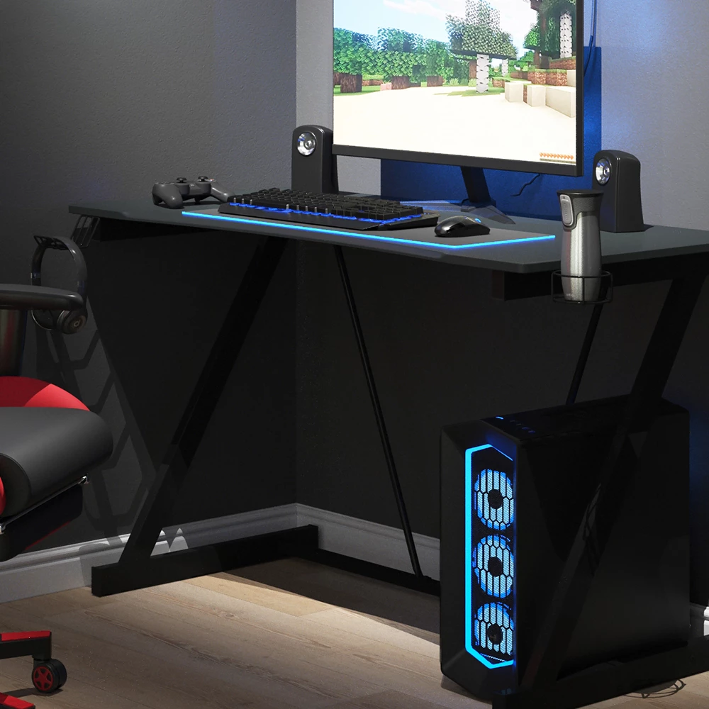 Nahaufnahme von Gamingtisch in Anthrazit, zeigt Textur/Details