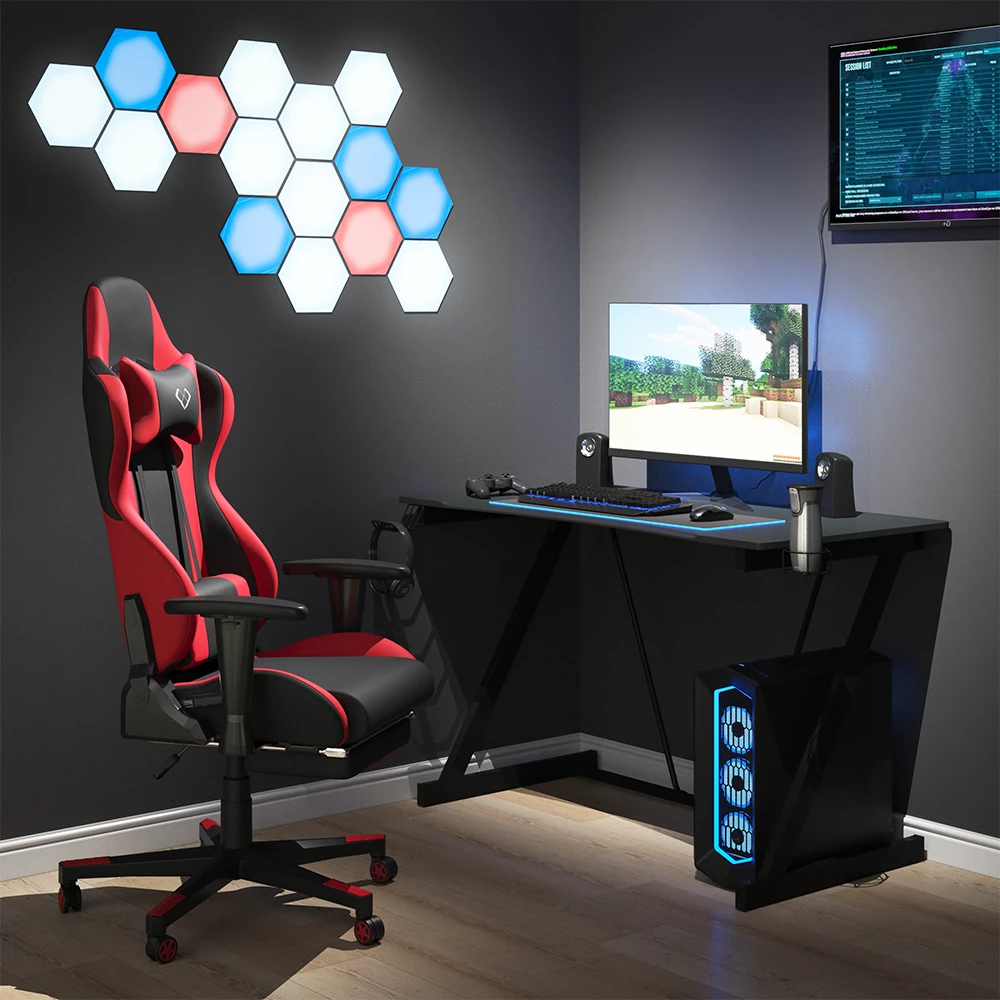 Gamingtisch in Anthrazit, dargestellt im Ambiente mit Dekoration