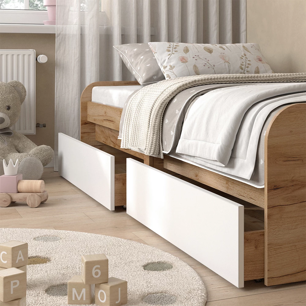 Nahaufnahme von Kinderbett in Weiß/Artisan, zeigt Design- und Oberflächendetails