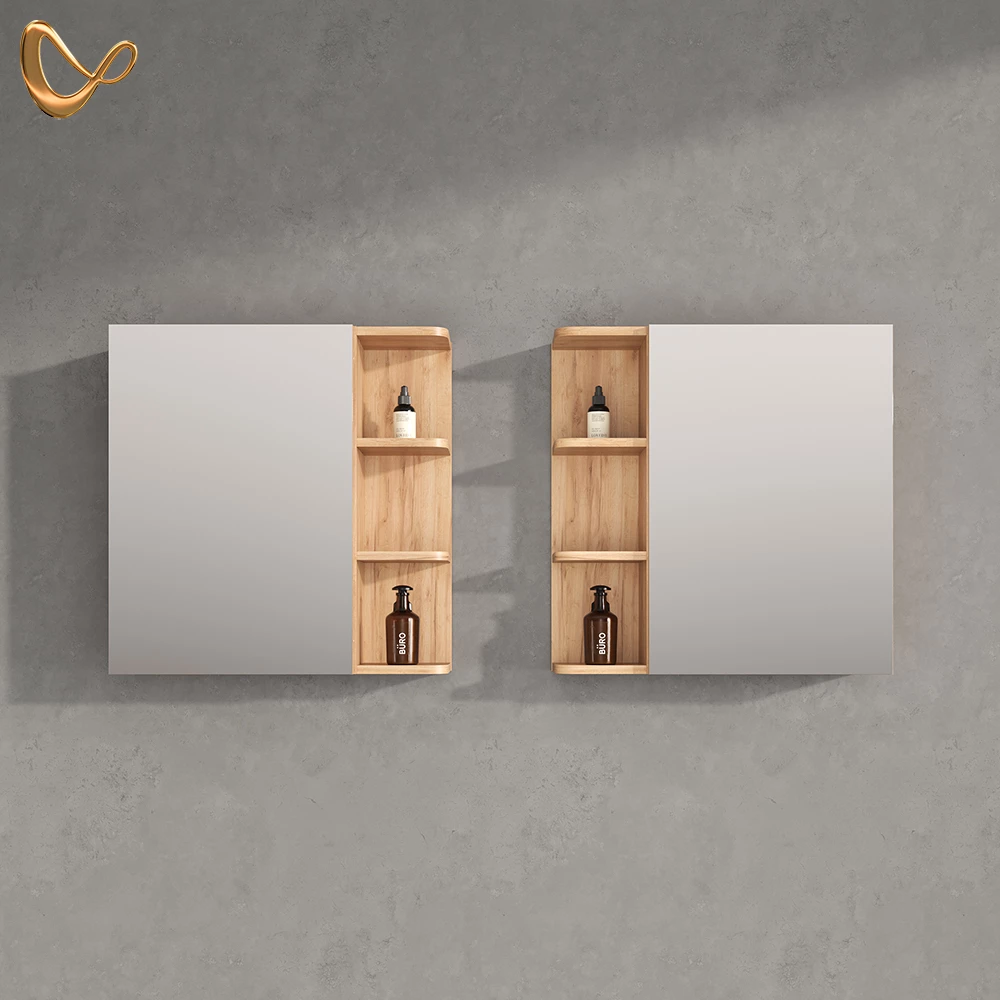 Spiegelschrank in Goldkraft Eiche, dargestellt im Ambiente und auf weißem Hintergrund