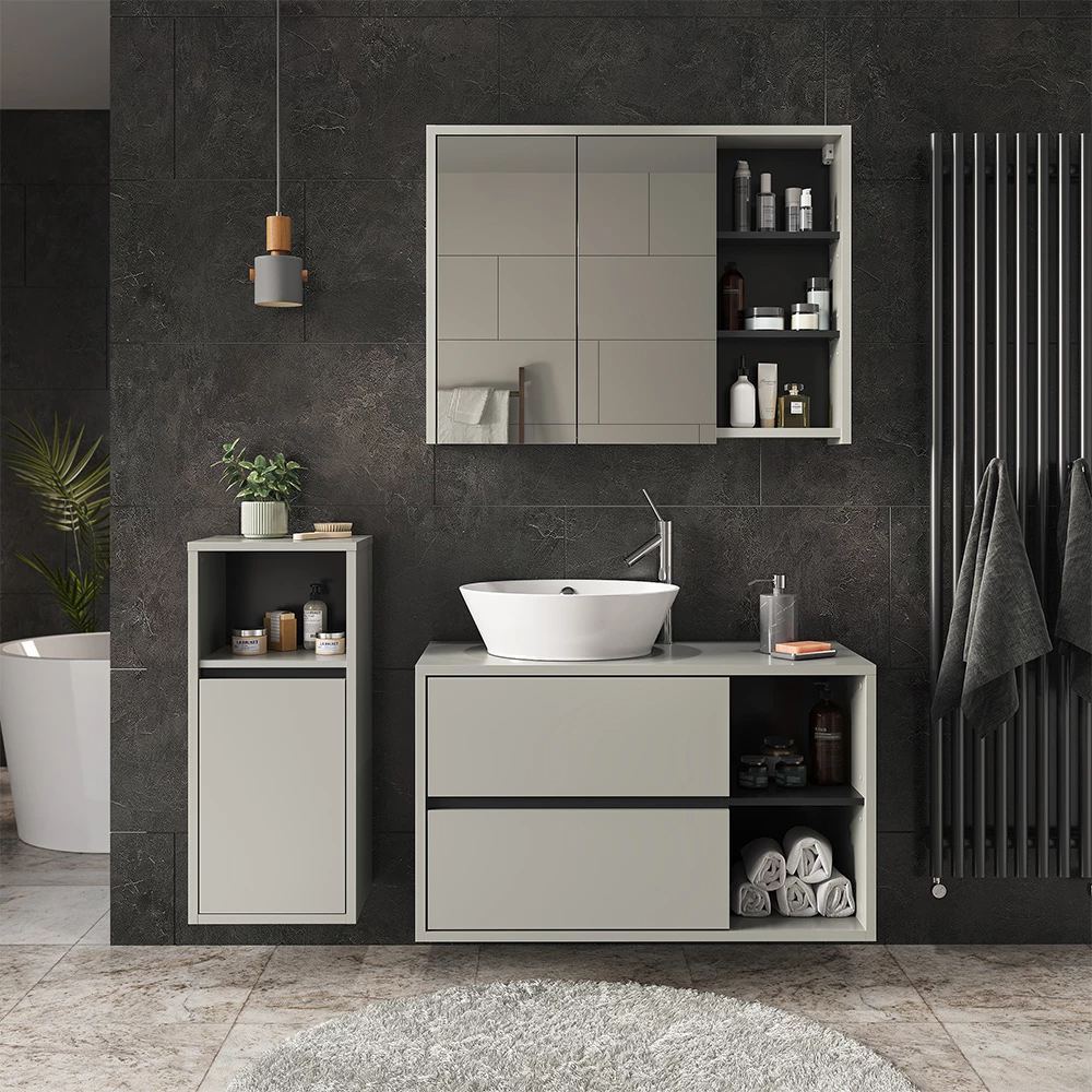 Midischrank in Grau, dargestellt im Ambiente mit Dekoration