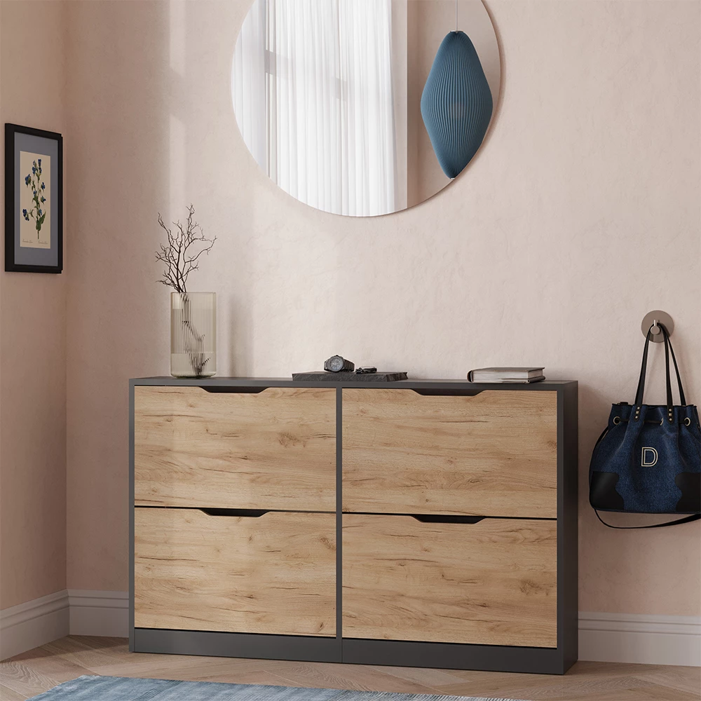 Skotipper i farven Antracit/gylden eg, vist i et miljø med dekoration