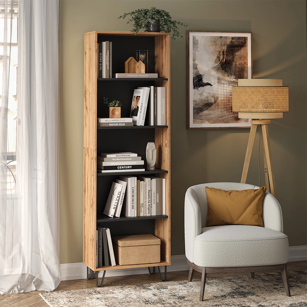 Nahaufnahme von Bücherregal in Eiche Wotan, zeigt Design- und Oberflächendetails