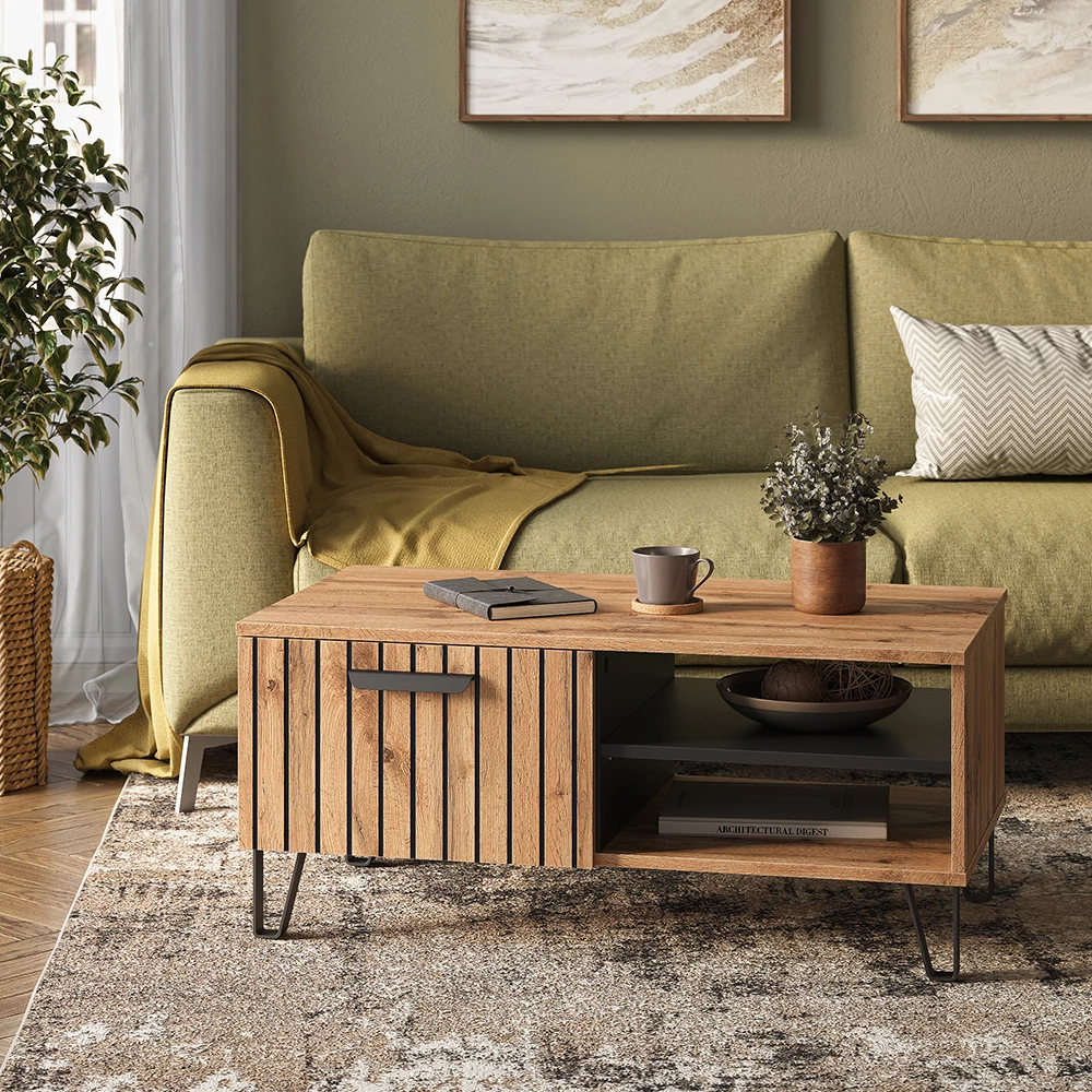 Salontafel in Eiken Wotan op een witte achtergrond met decoratieve elementen