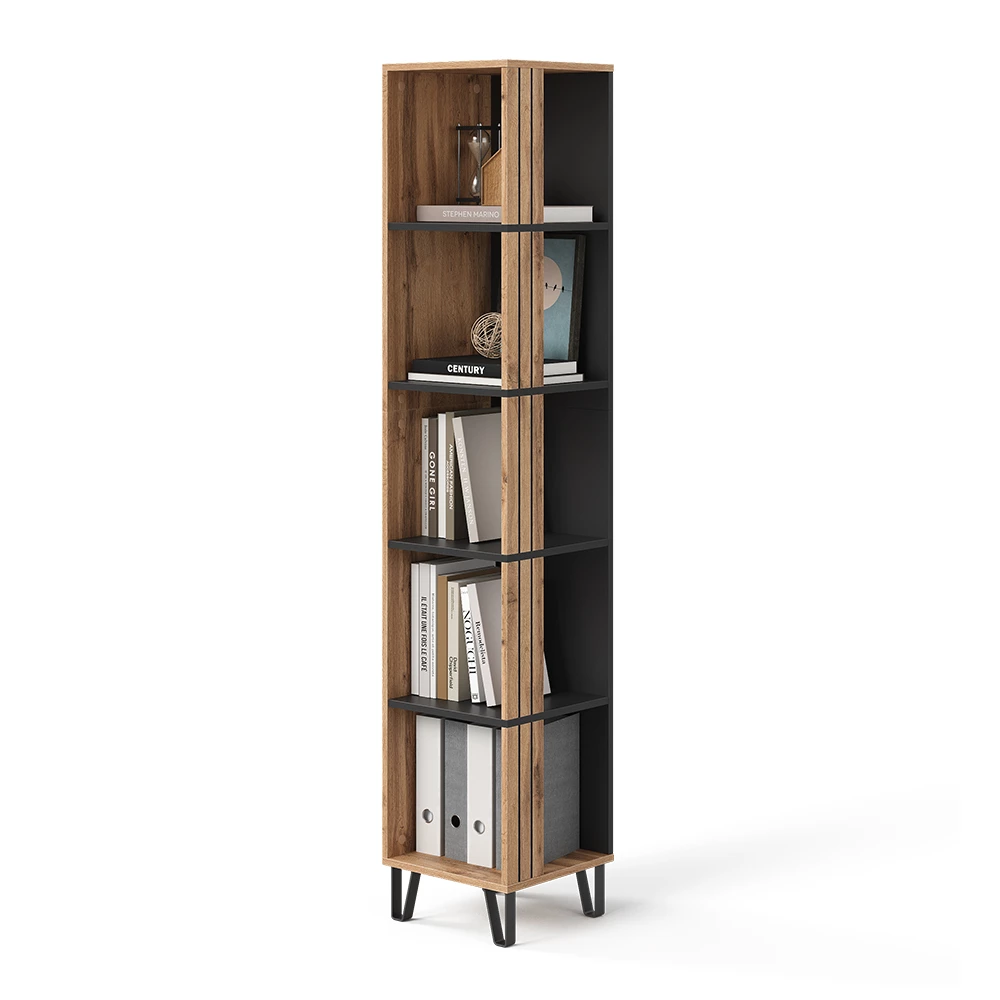 Boekenplank in Eiken Wotan op een witte achtergrond met decoratieve elementen