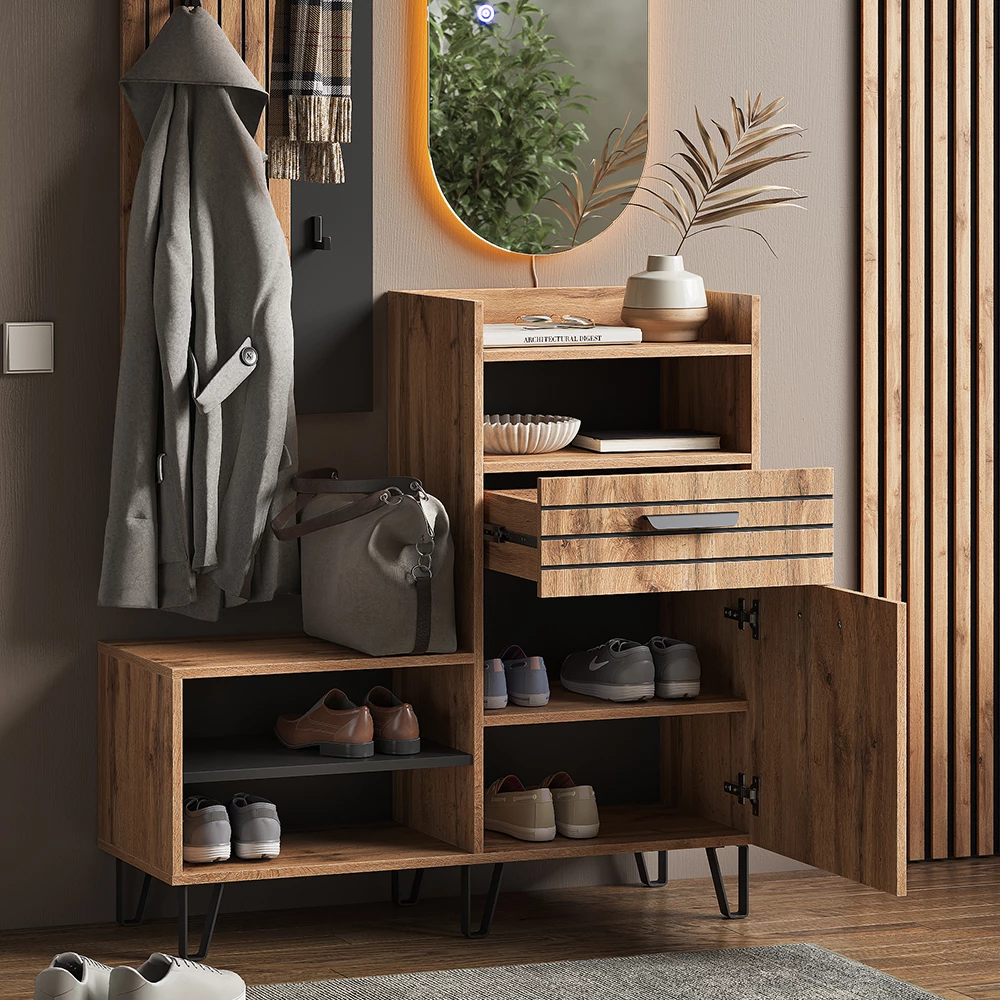 Nærbillede af Skoskab i farven Wotan af eg, der viser design og overfladedetaljer