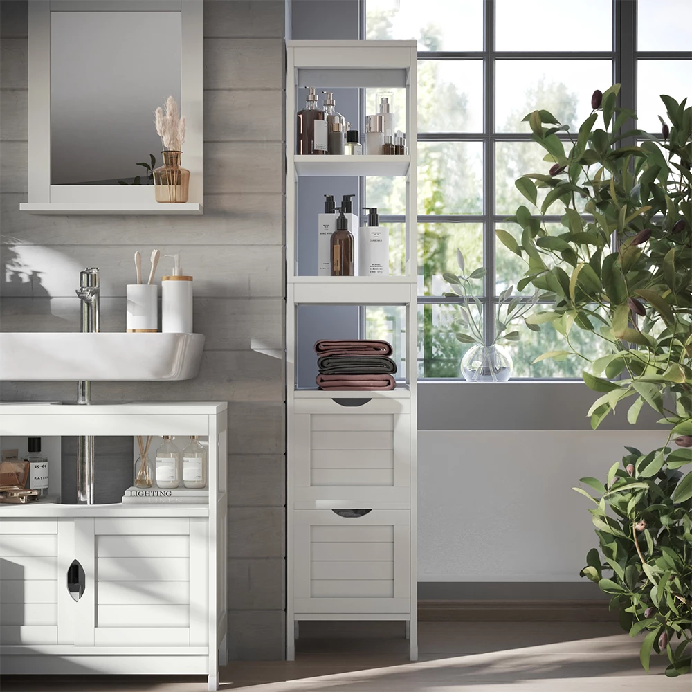 Armadio per il bagno in Bianco, mostrato in un ambiente ambientale con decorazioni