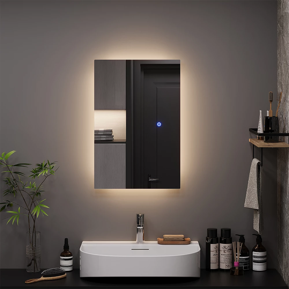 Badezimmerspiegel in Glas, dargestellt im Ambiente mit Dekoration