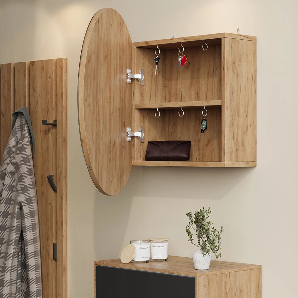 Nahaufnahme von Badspiegelschrank in Goldkraft Eiche, zeigt Design- und Oberflächendetails