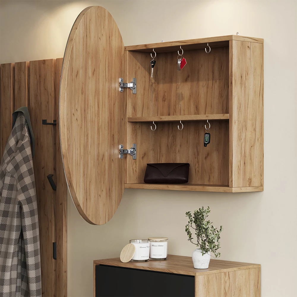 Nahaufnahme von Badspiegelschrank in Goldkraft Eiche, zeigt Design- und Oberflächendetails