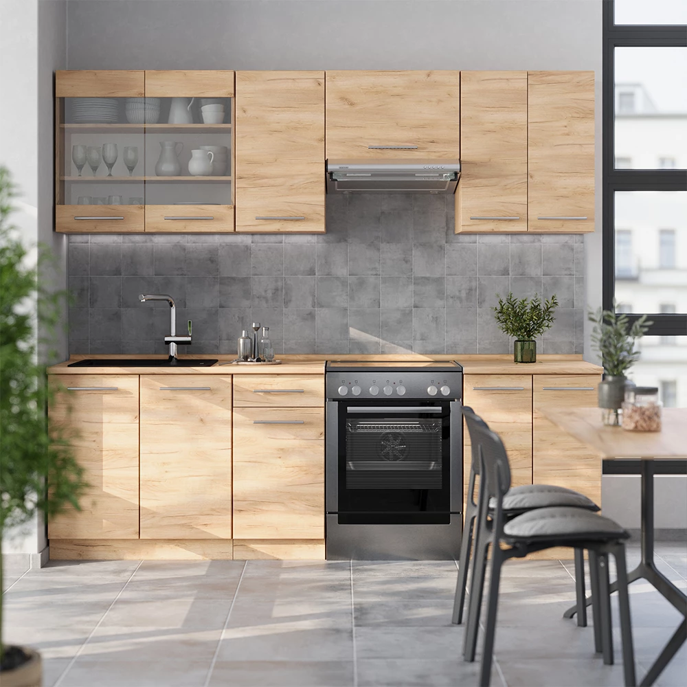 Cucina componibile in Quercia dorata shown in ambient setting with decoration