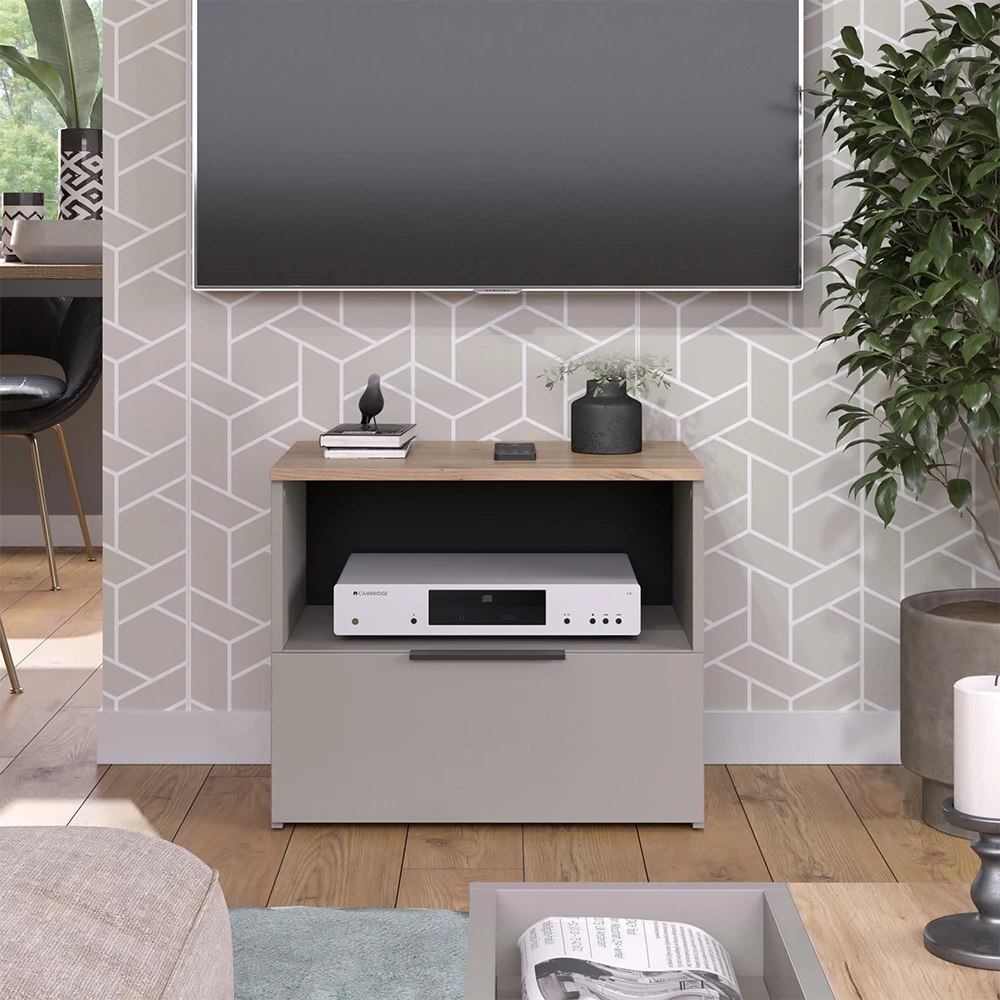 Lowboard in Greige auf weißem Hintergrund