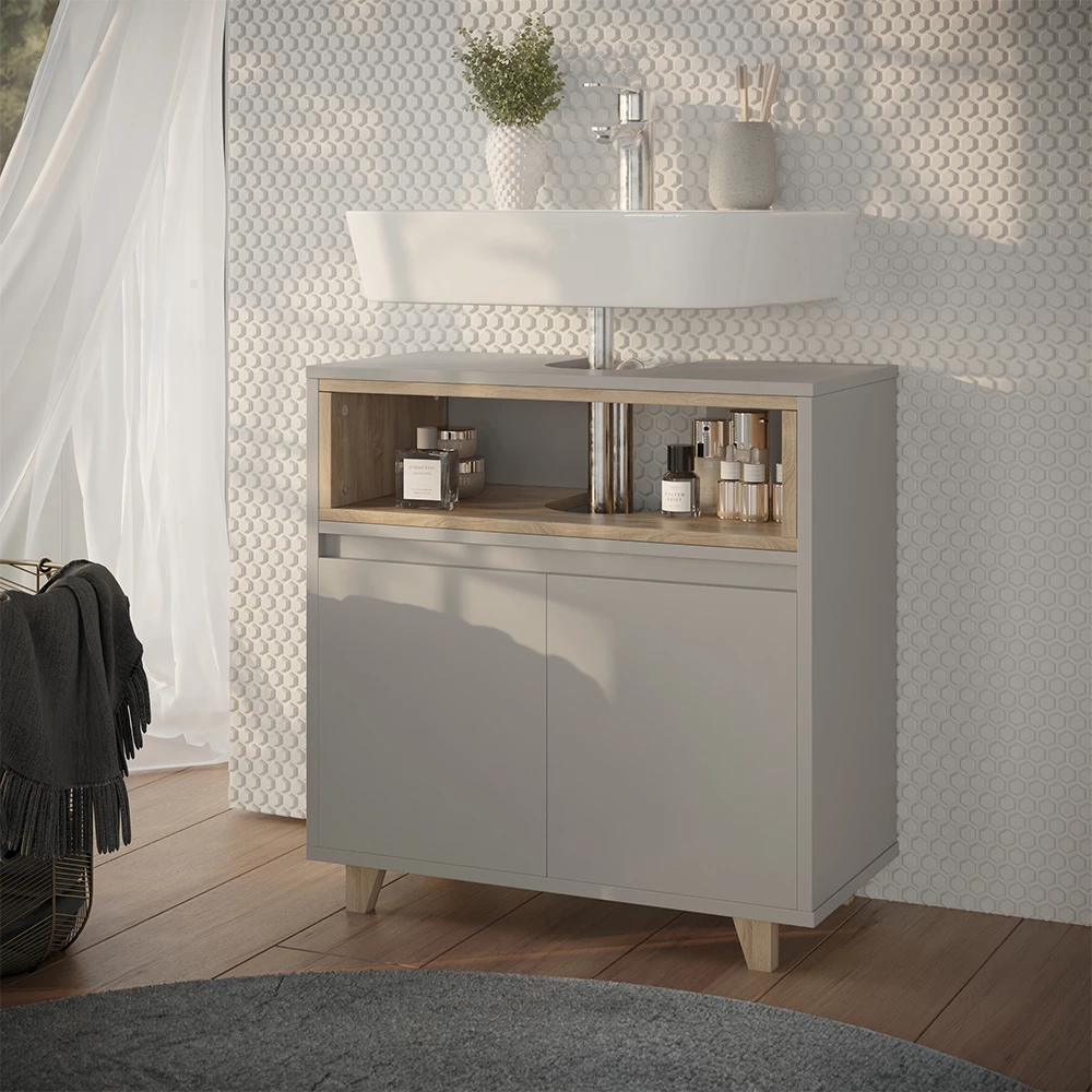 Waschbeckenunterschrank in Greige/Eiche, dargestellt im Ambiente mit Dekoration