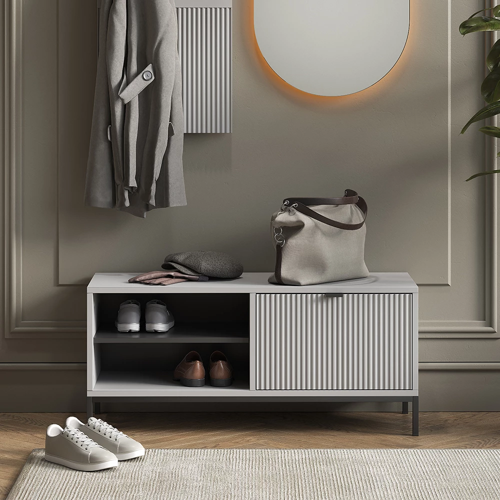 Banc pour chaussures en Gris, présenté dans un décor ambiant avec décoration