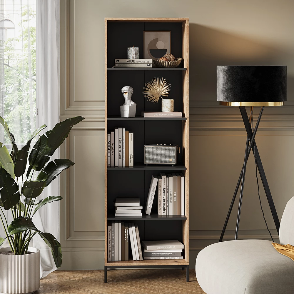 Bücherregal in Viking Oak auf weißem Hintergrund