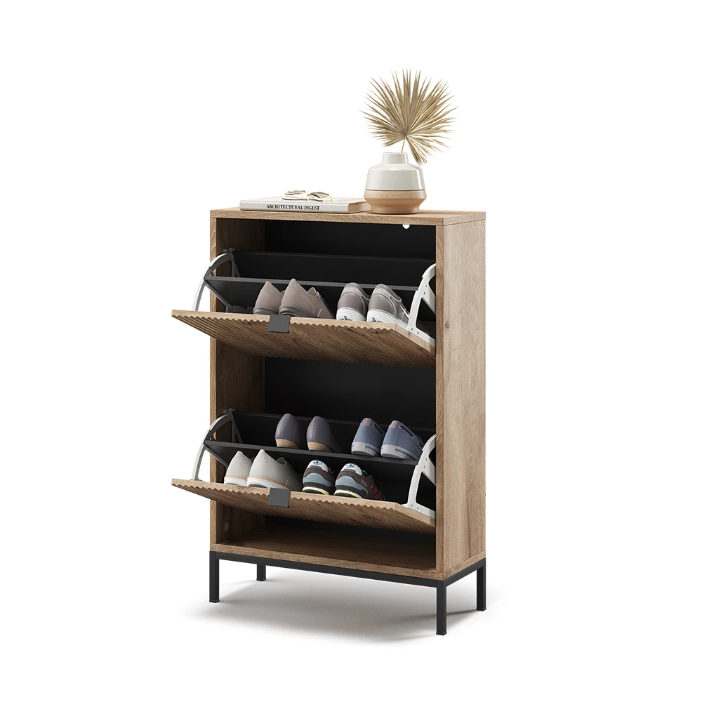 Skotipper i farven Viking Eg på hvid baggrund med dekorative elementer