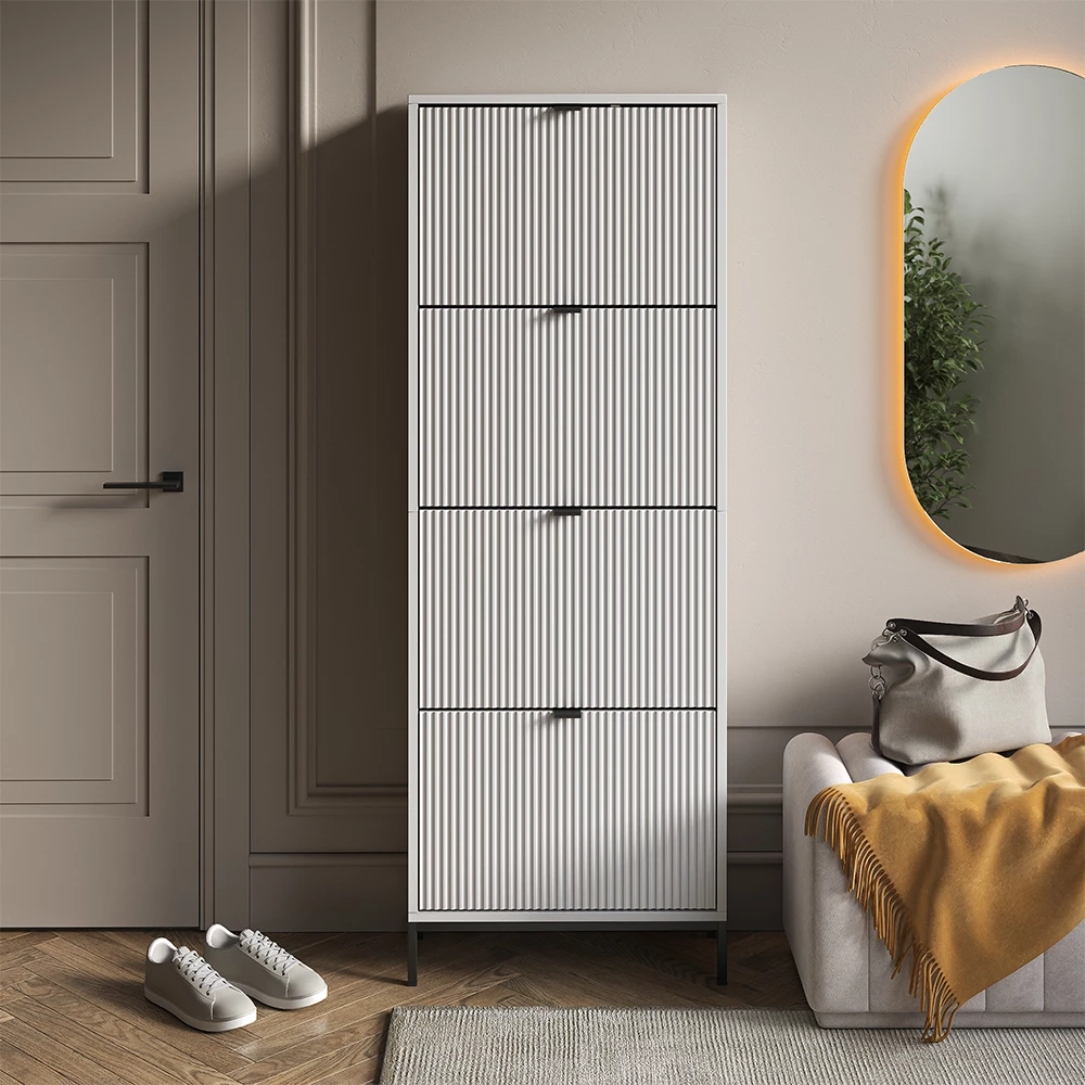 Skotipper i farven Hvid, vist i et miljø med dekoration