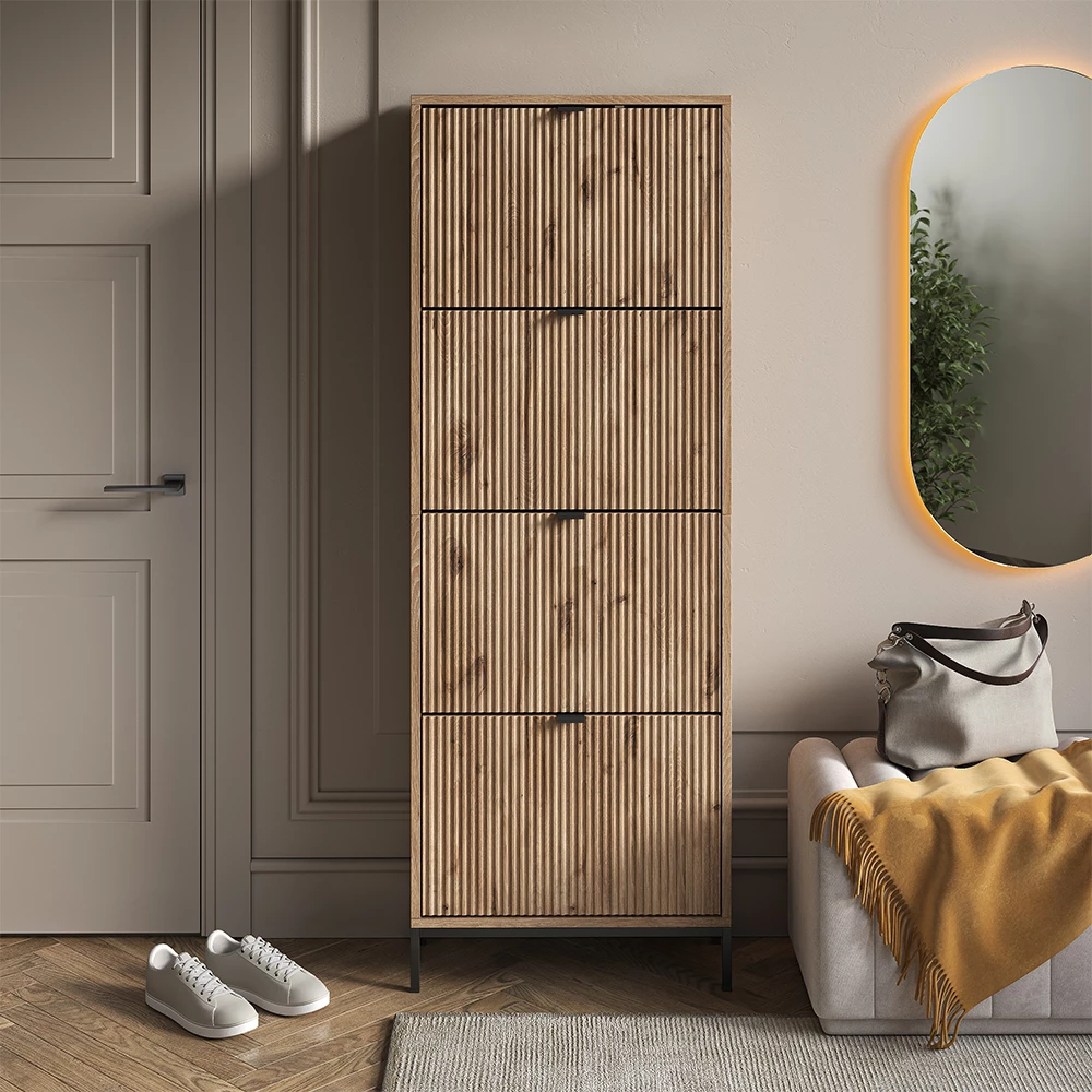 Skotipper i farven Viking Eg, vist i et miljø med dekoration