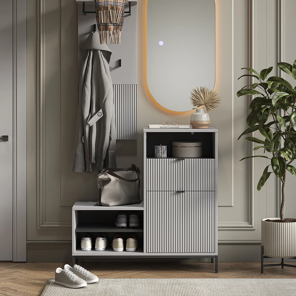 Schuhschrank in Grau auf weißem Hintergrund