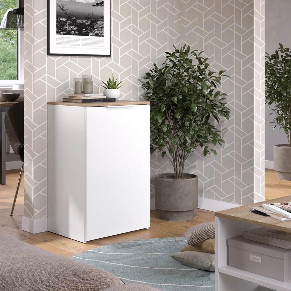 Kommode in Weiß auf weißem Hintergrund