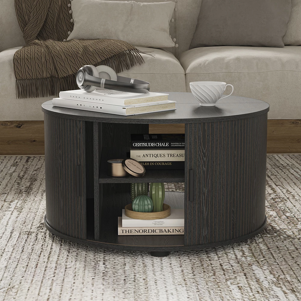 Couchtisch in Schwarz auf weißem Hintergrund