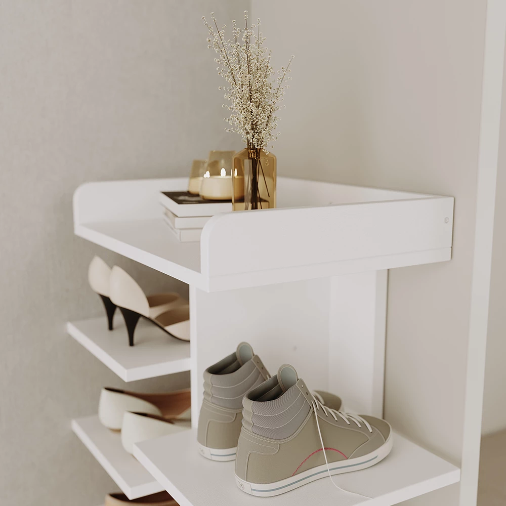 Nahaufnahme von Schuhschrank in Weiß, zeigt Textur/Details