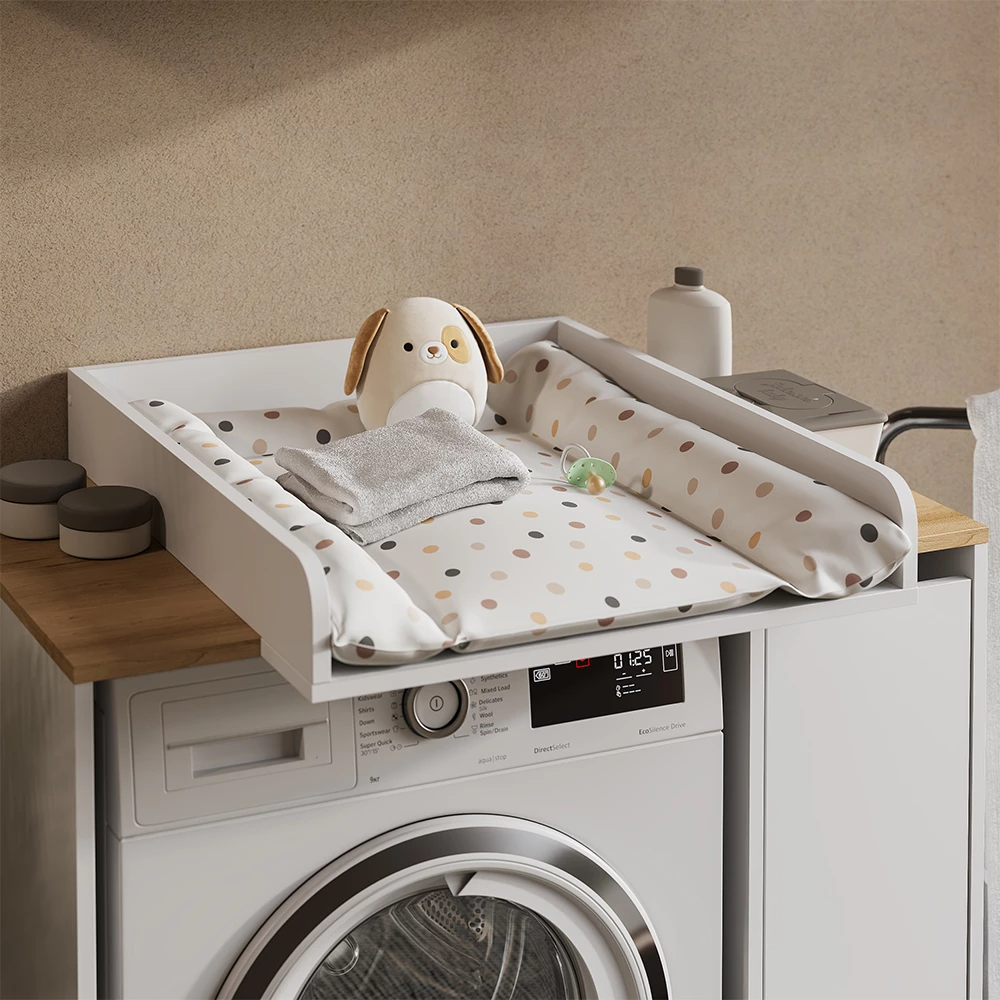 Piano fasciatoio in Bianco, mostrato in un ambiente ambientale con decorazioni