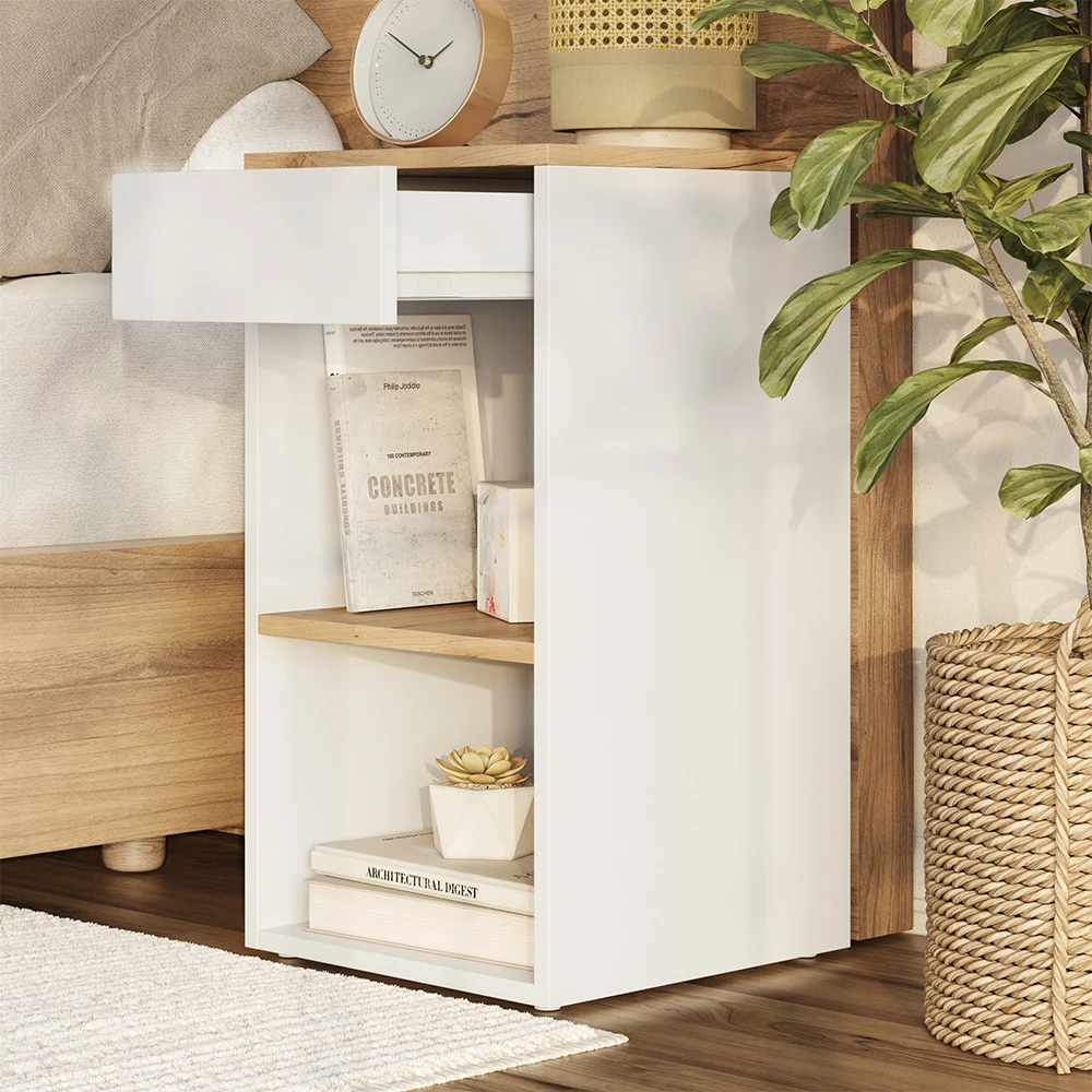 Nahaufnahme von Nachttisch in Weiß/Goldkraft Eiche, zeigt Textur/Details