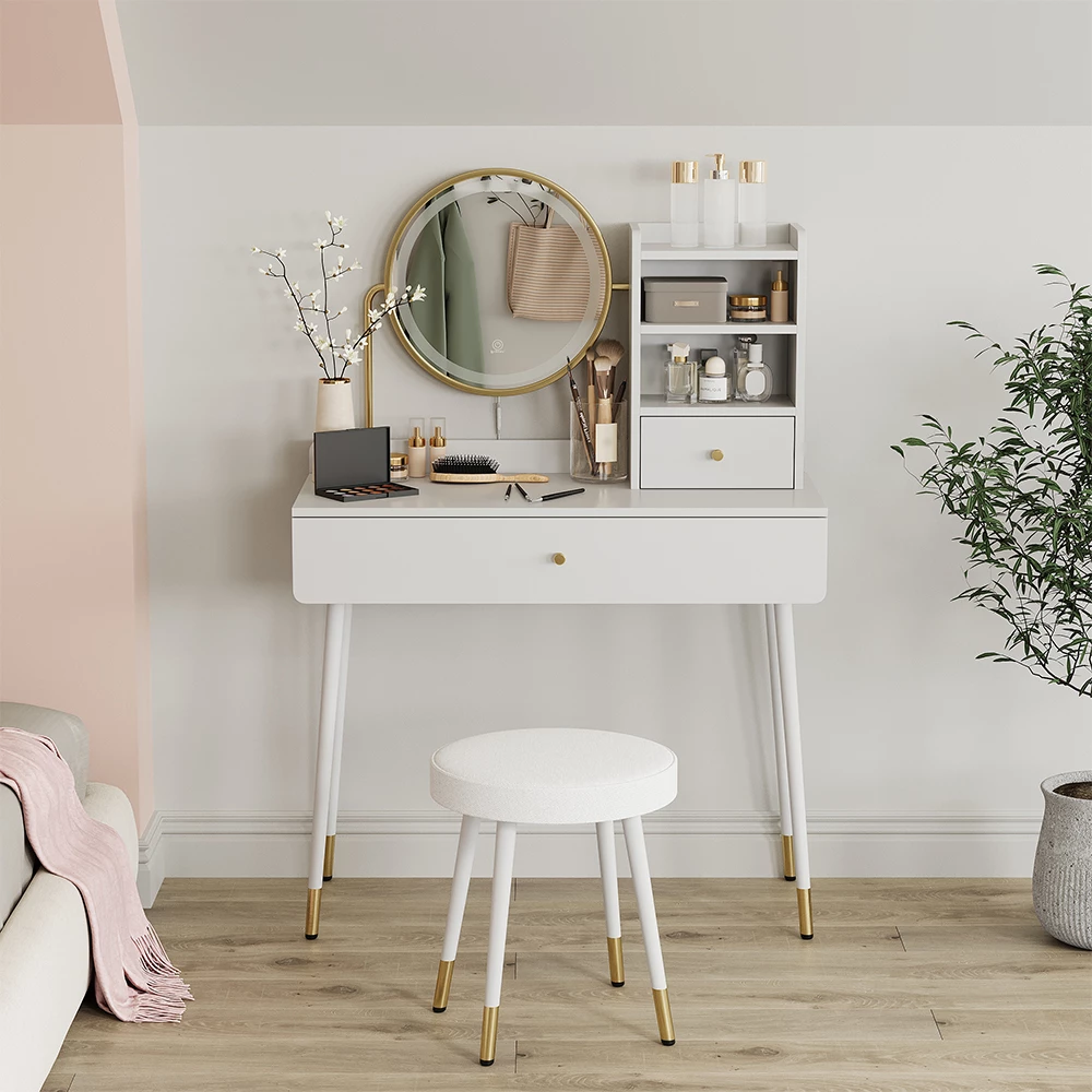 Schminktisch in Weiß, dargestellt im Ambiente mit Dekoration