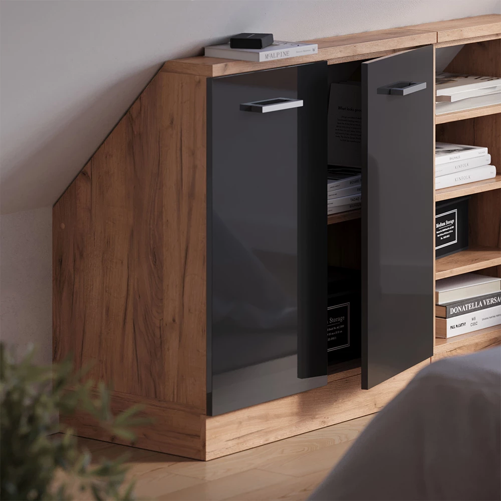 Dachschrägenschrank in Anthrazit Hochglanz/Goldkraft Eiche auf weißem Hintergrund mit dekorativen Elementen